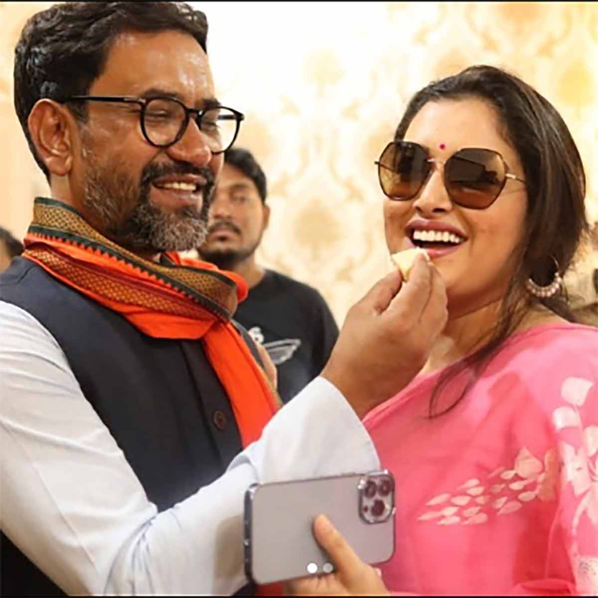 निरहुआ, आम्रपाली दुबे