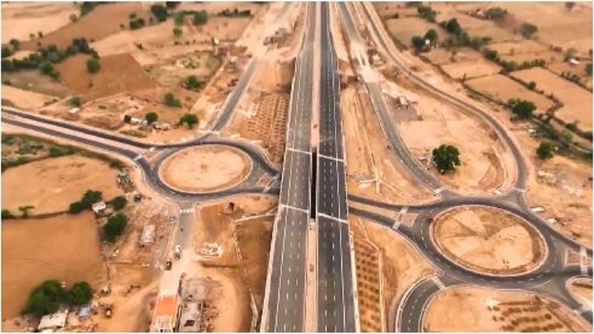 Bundelkhand Expressway: 6 टोल प्लाजा, 4 लेन... अब 6 घंटे में पहुंचे दिल्ली से चित्रकूट, Photos