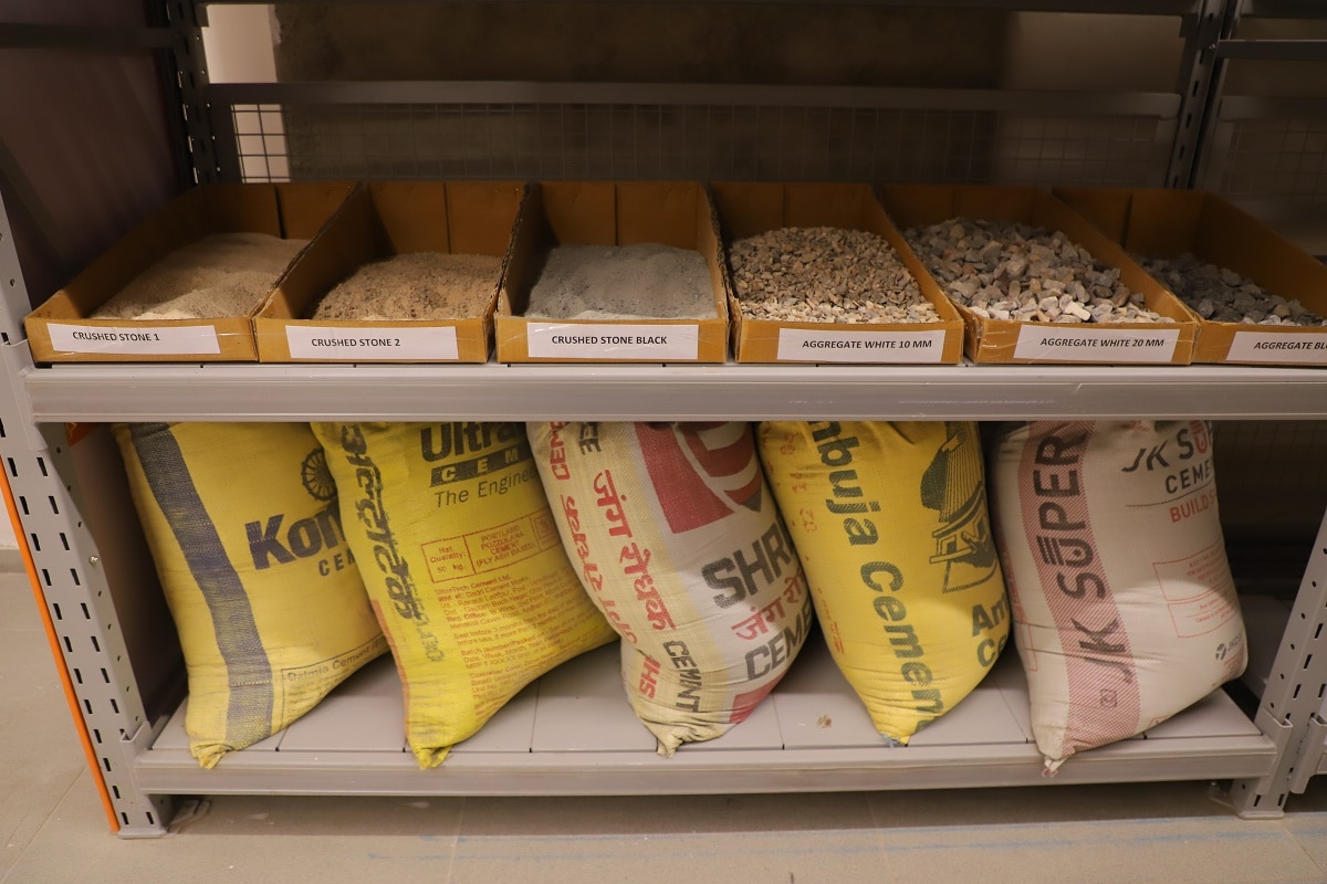 डालमिया ग्रुप ने मॉल में खोली सीमेंट-सरिया की दुकान