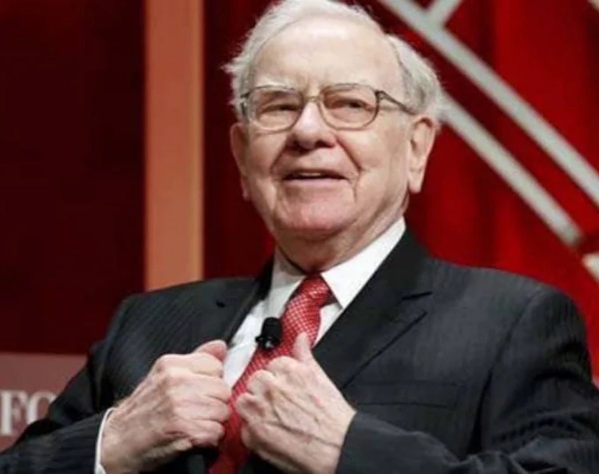 वॉरेन बफे सातवें नंबर पर खिसके