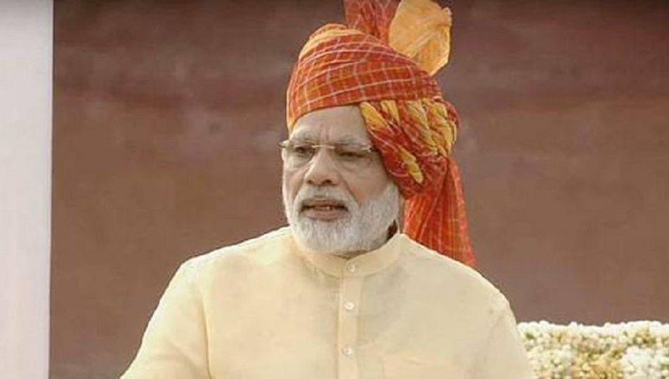 तिरंगे वाला साफा बांध PM मोदी ने फहराया राष्ट्रीय ध्वज 