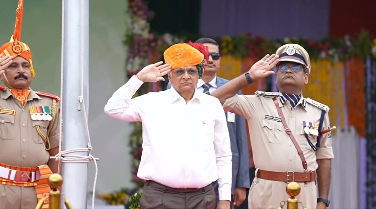 गुजरात: अरावली में सीएम ने तिरंगा फहराया, सेनानियों को श्रद्धांजलि दी