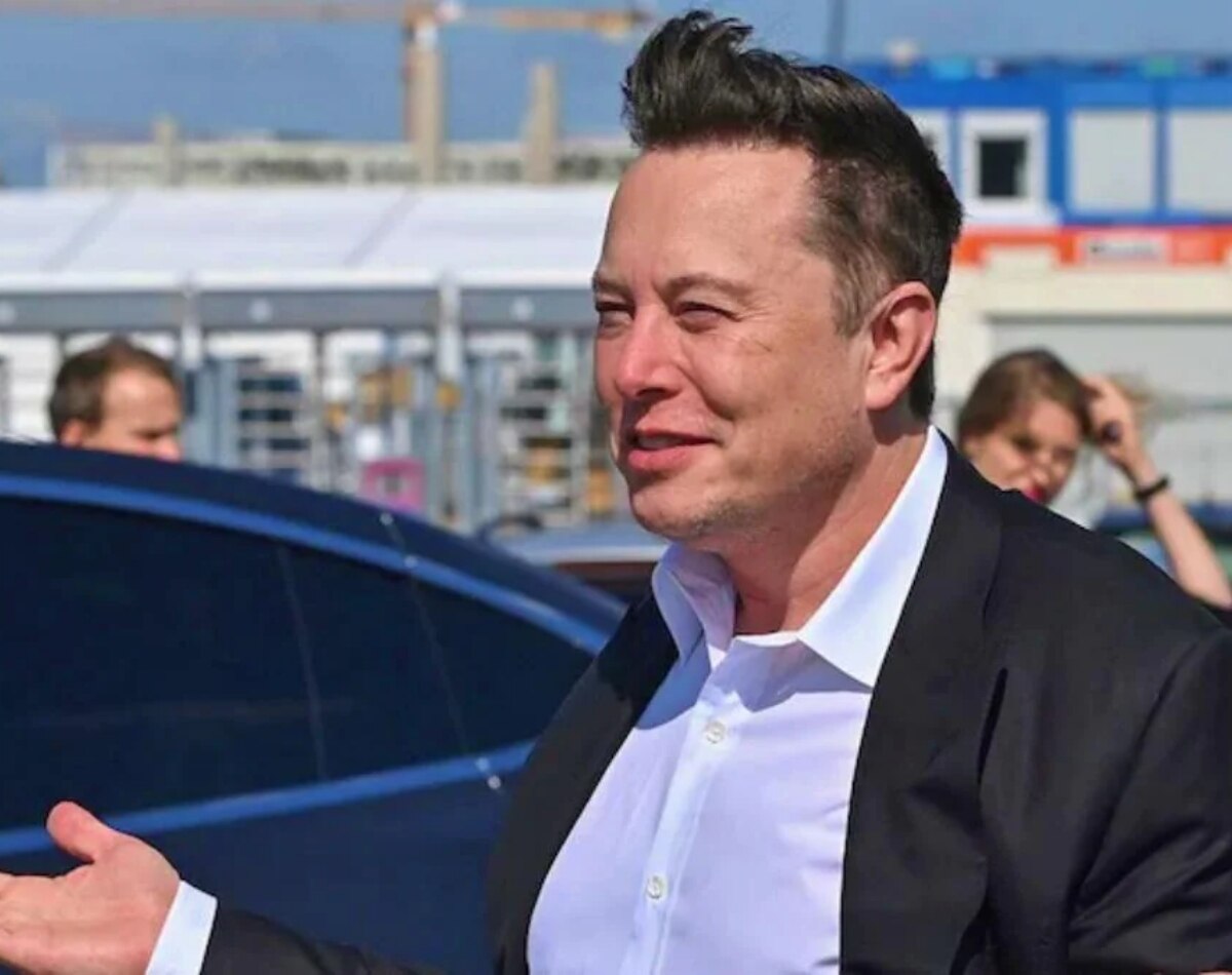 एलन मस्क टॉप पर बरकरार