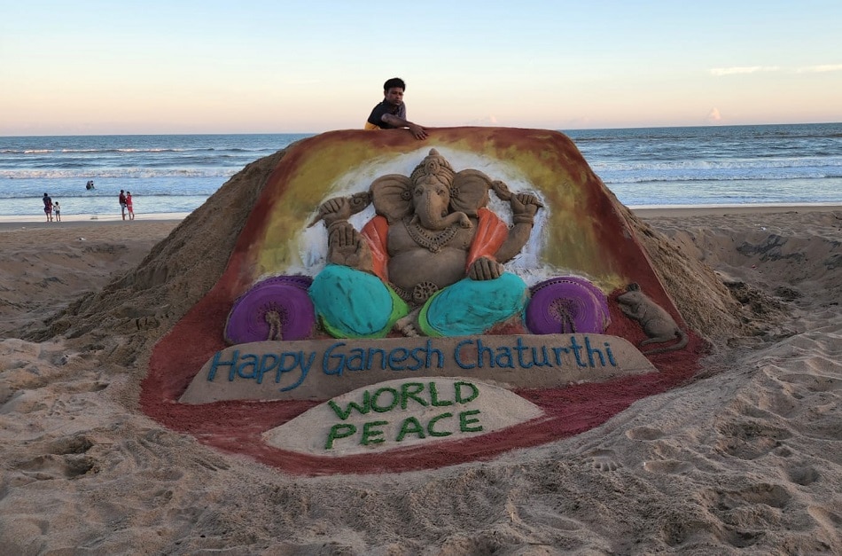 कलाकारों ने बनाई गणेश की अनोखी प्रतिमा