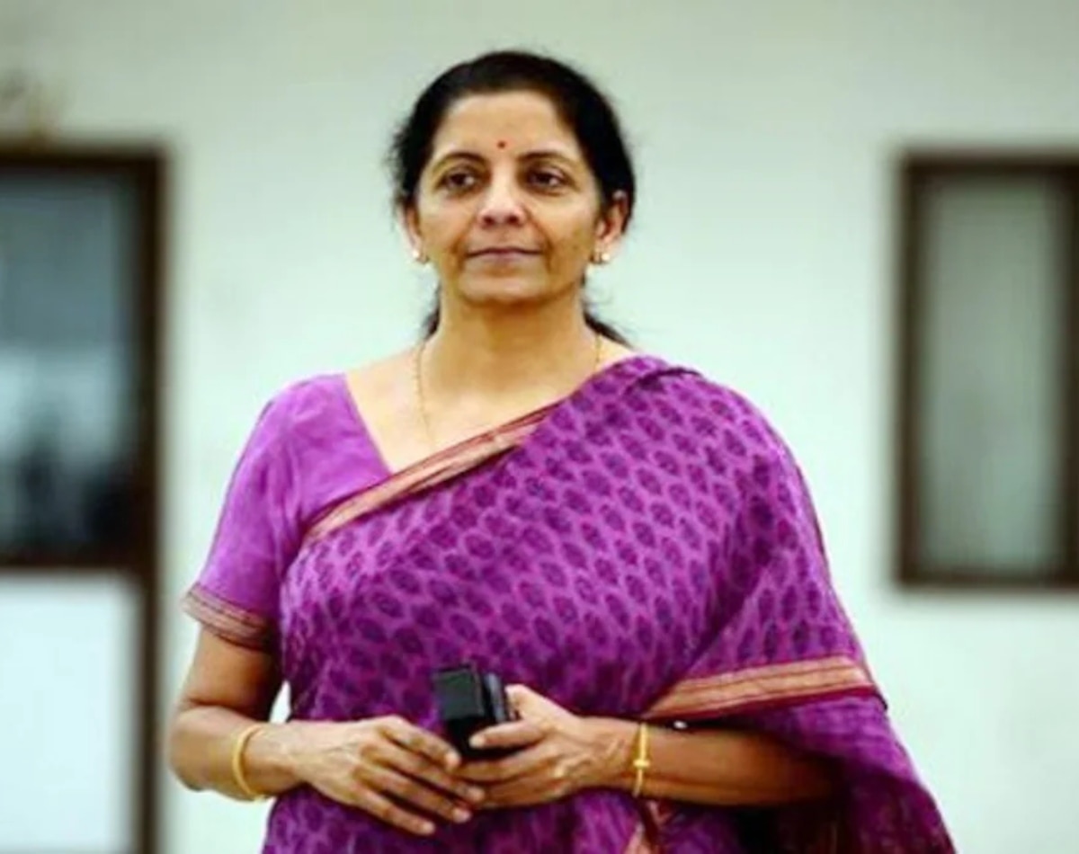 लंदन में सेल्सवुमन का काम किया 