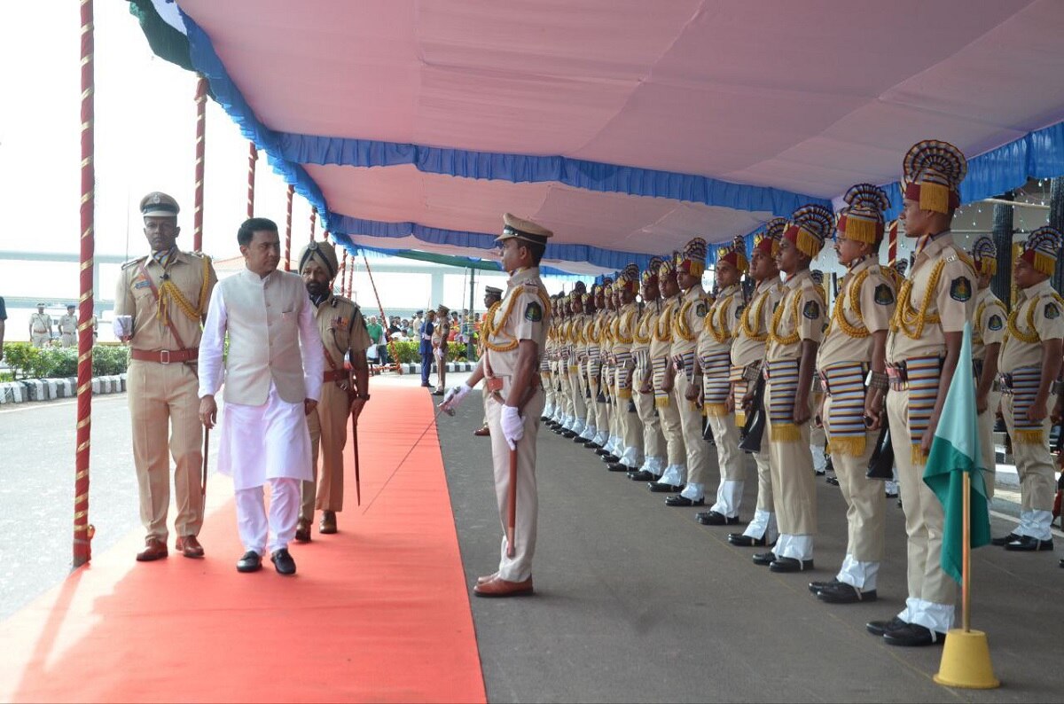 गोवा में सीएम सावंत ने तिरंगा फहराया