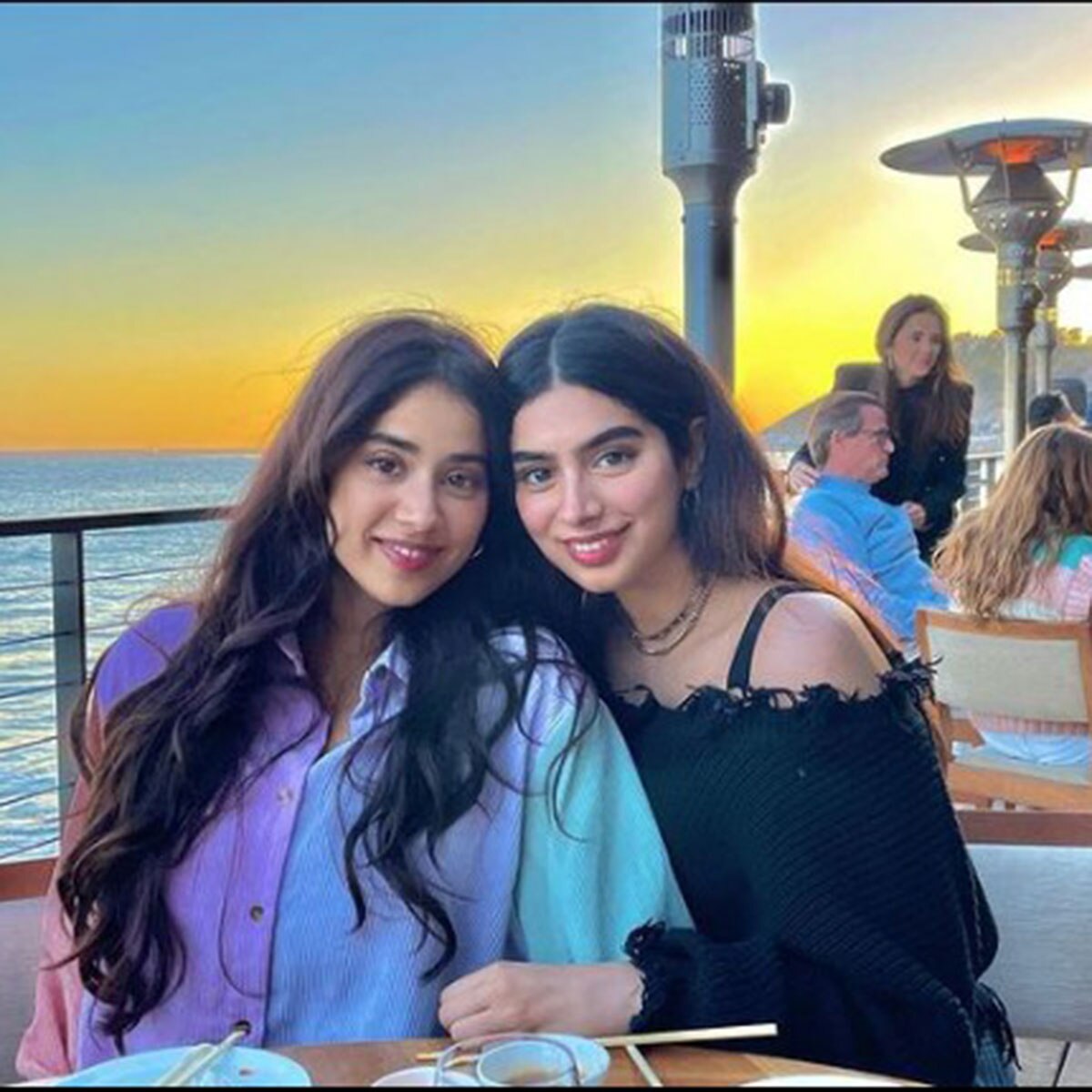  खुशी-जाह्नवी कपूर