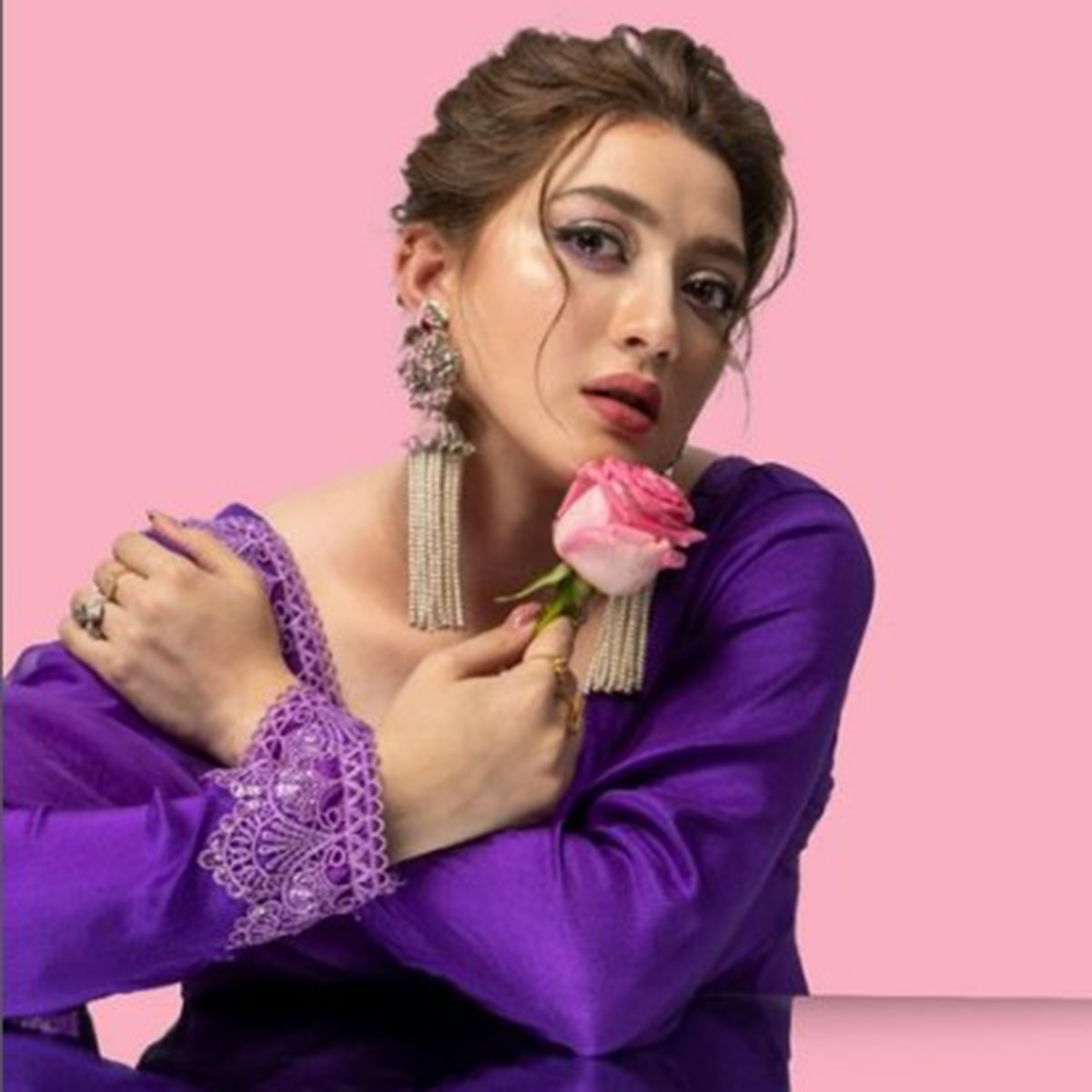 मोमिना इकबाल