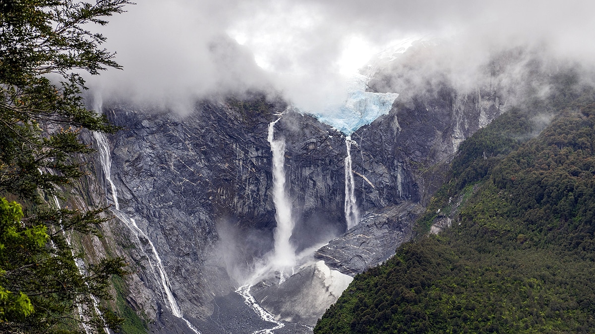 Chile's Hanging Glacier Broken