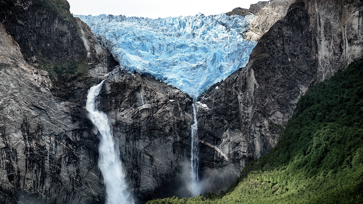 Chile's Hanging Glacier Broken