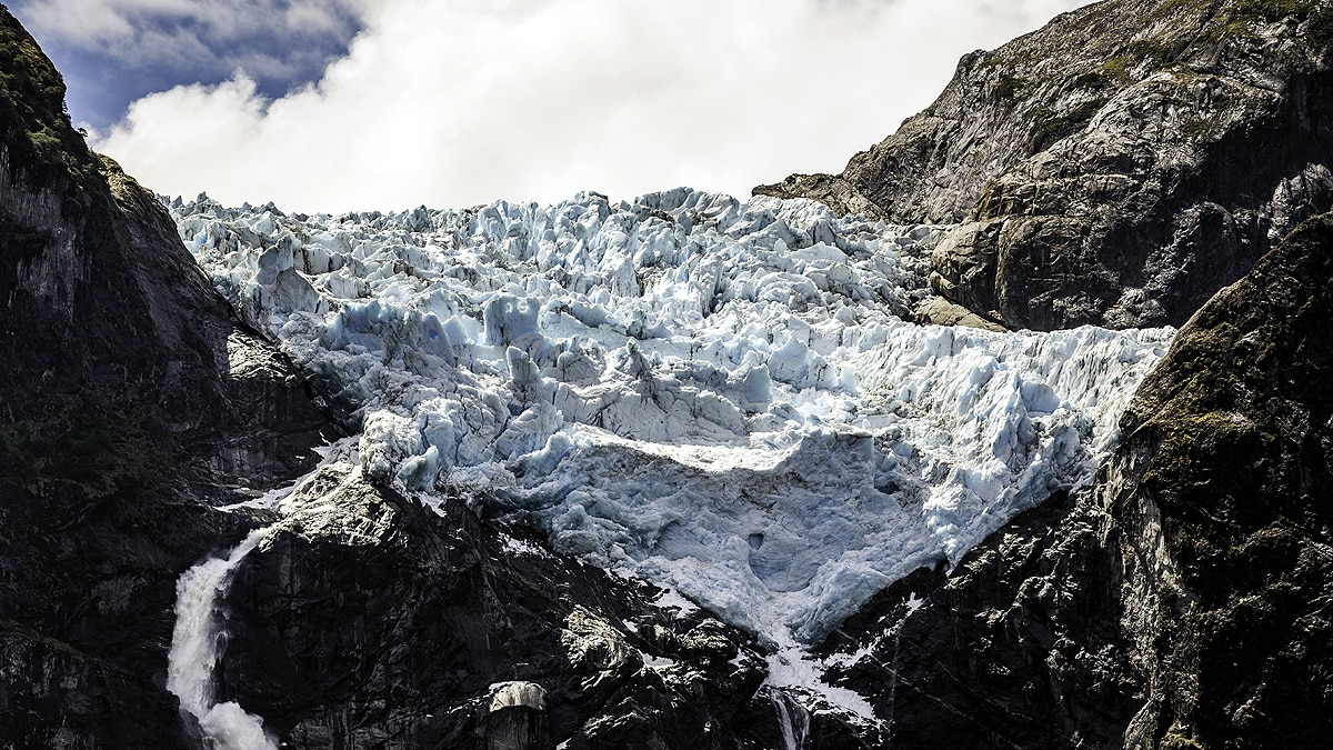 Chile's Hanging Glacier Broken