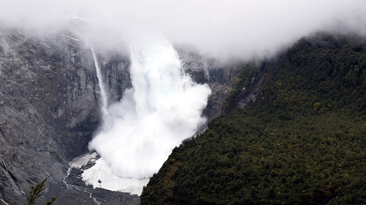 Chile's Hanging Glacier Broken