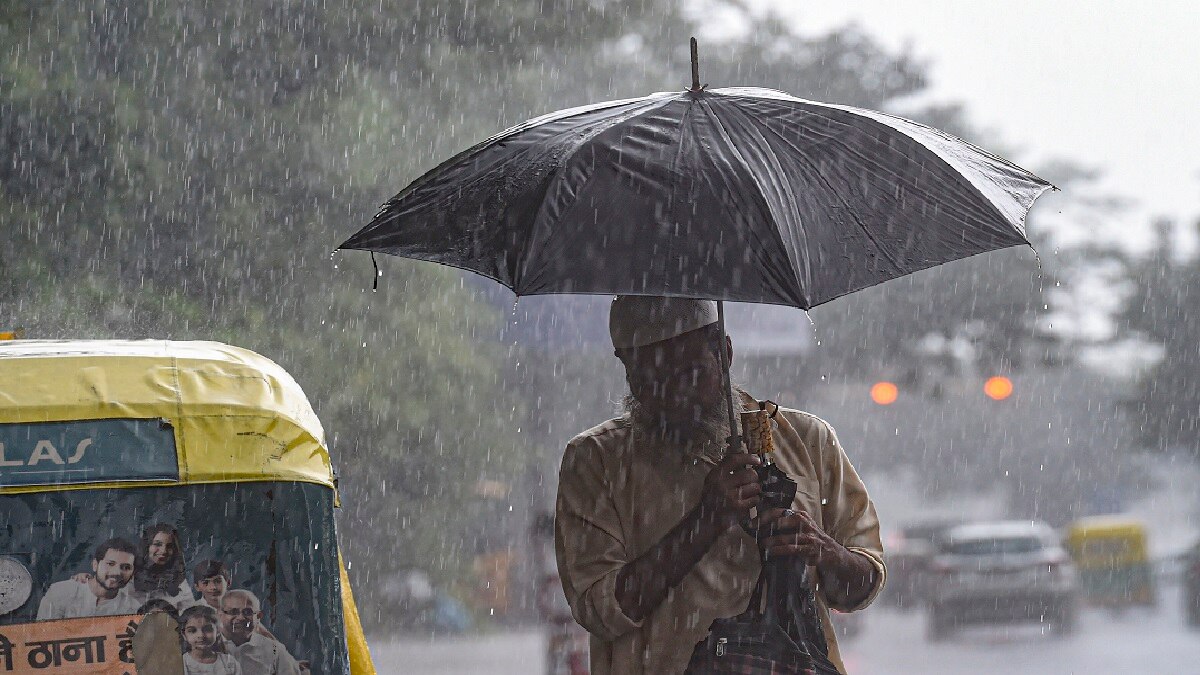 दिल्ली में बारिश से यातायात प्रभावित