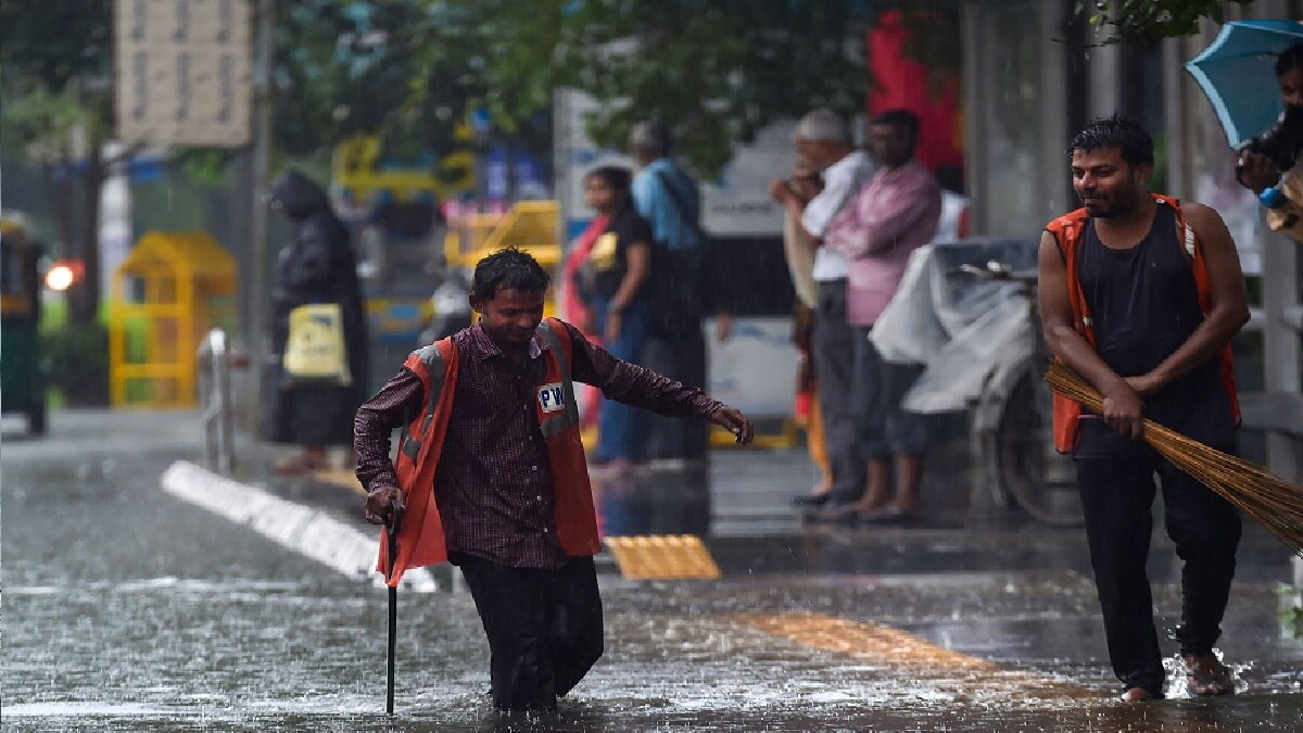दिल्ली में बारिश से यातायात प्रभावित
