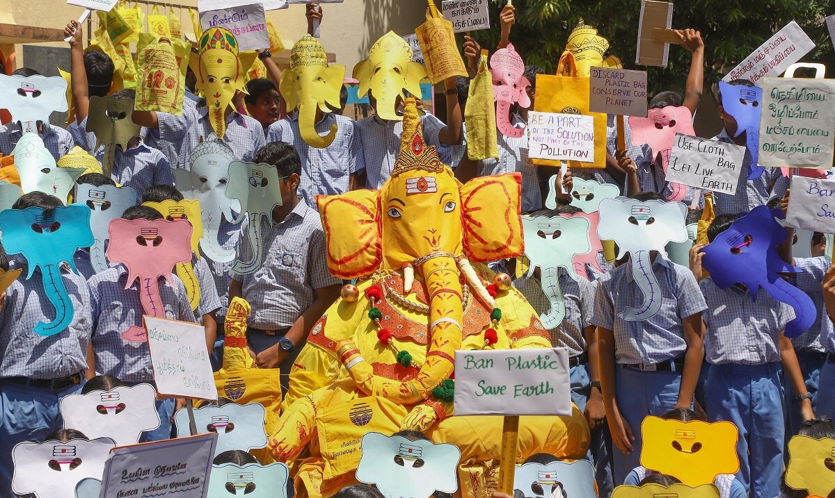 कपड़े के बने गणेश