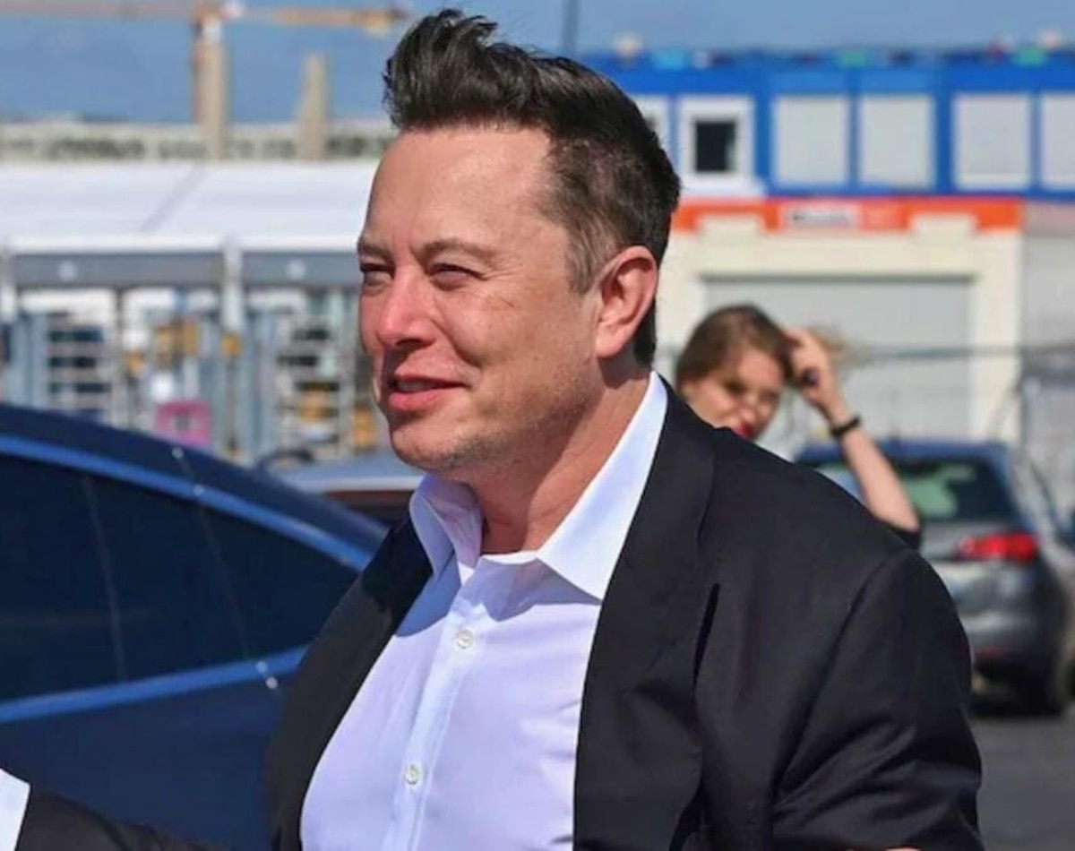 एलन मस्क टॉप पर बरकरार