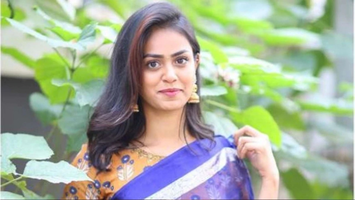 गायत्री उर्फ ​​डॉली डी क्रूज़