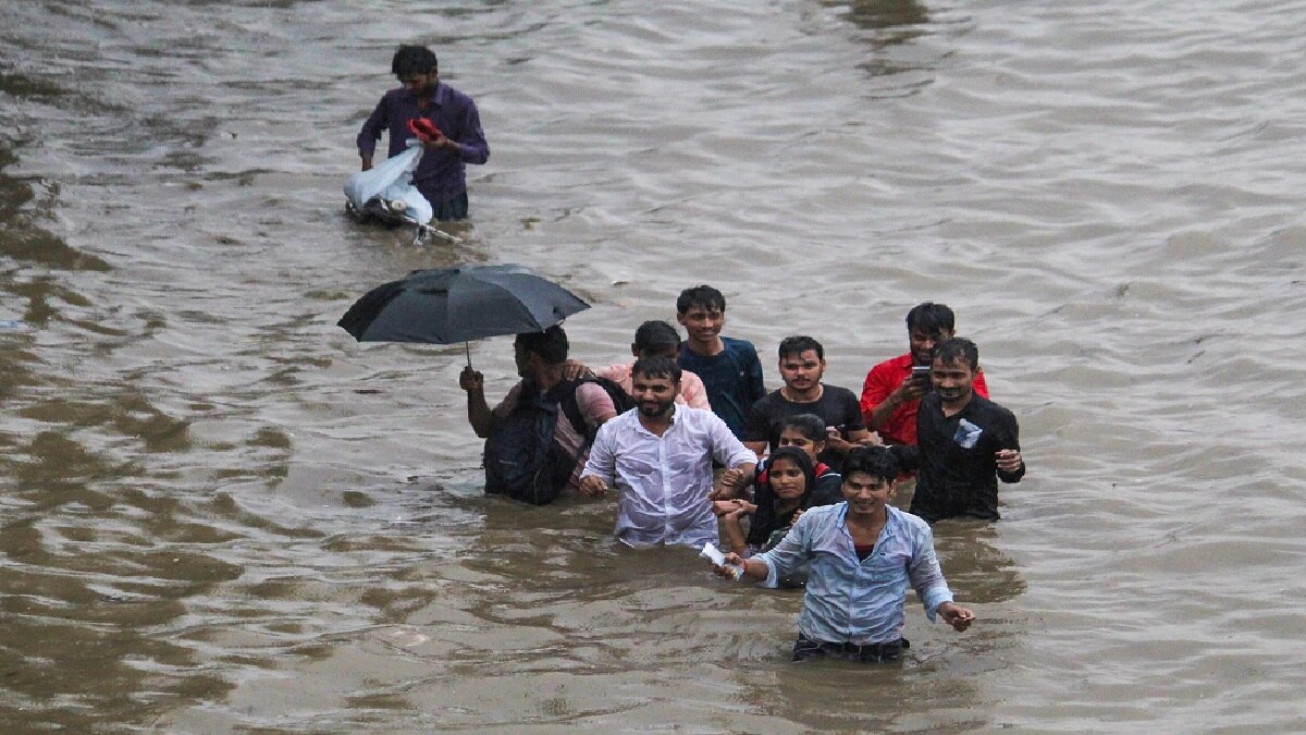 फरीदाबाद में भारी बारिश से यातायात प्रभावित