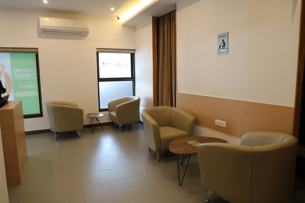 How to book railway retiring room online