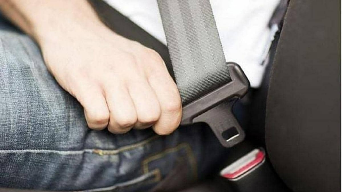 पहली बार कब बना था सीट बेल्ट