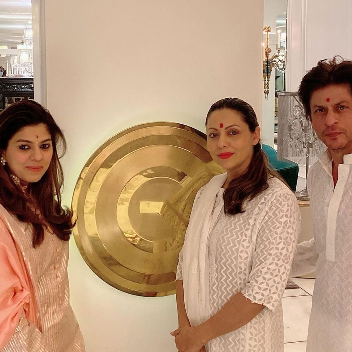  शाहरुख खान और पूजा ददलानी