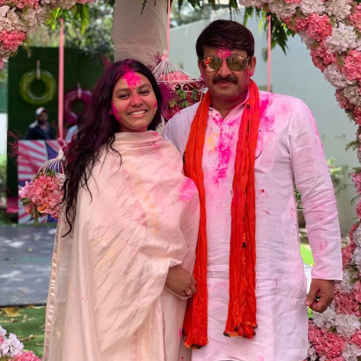 मनोज तिवारी, सुरभि तिवारी 