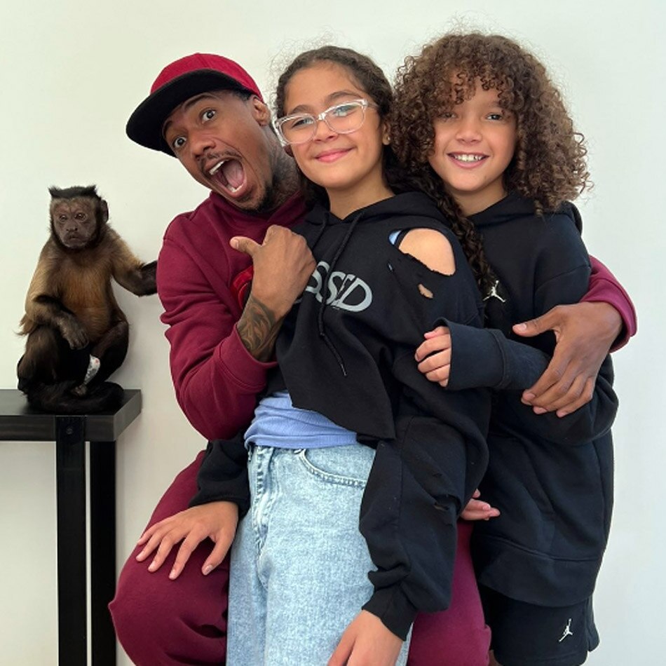 बेटियों के साथ मस्ती करते Nick