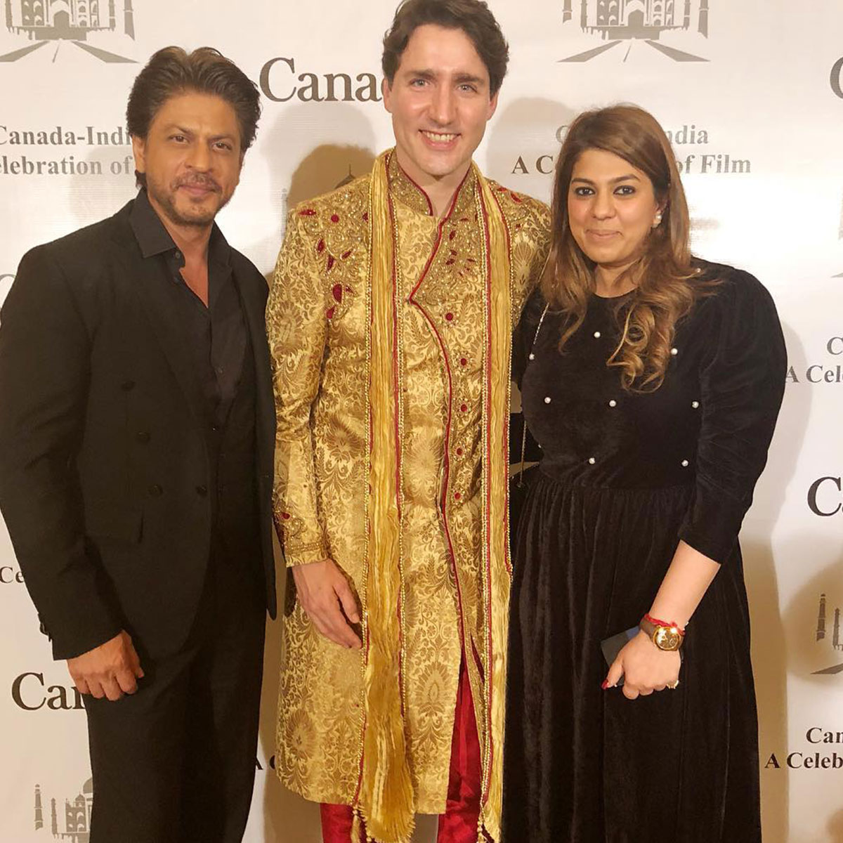  शाहरुख खान और पूजा ददलानी