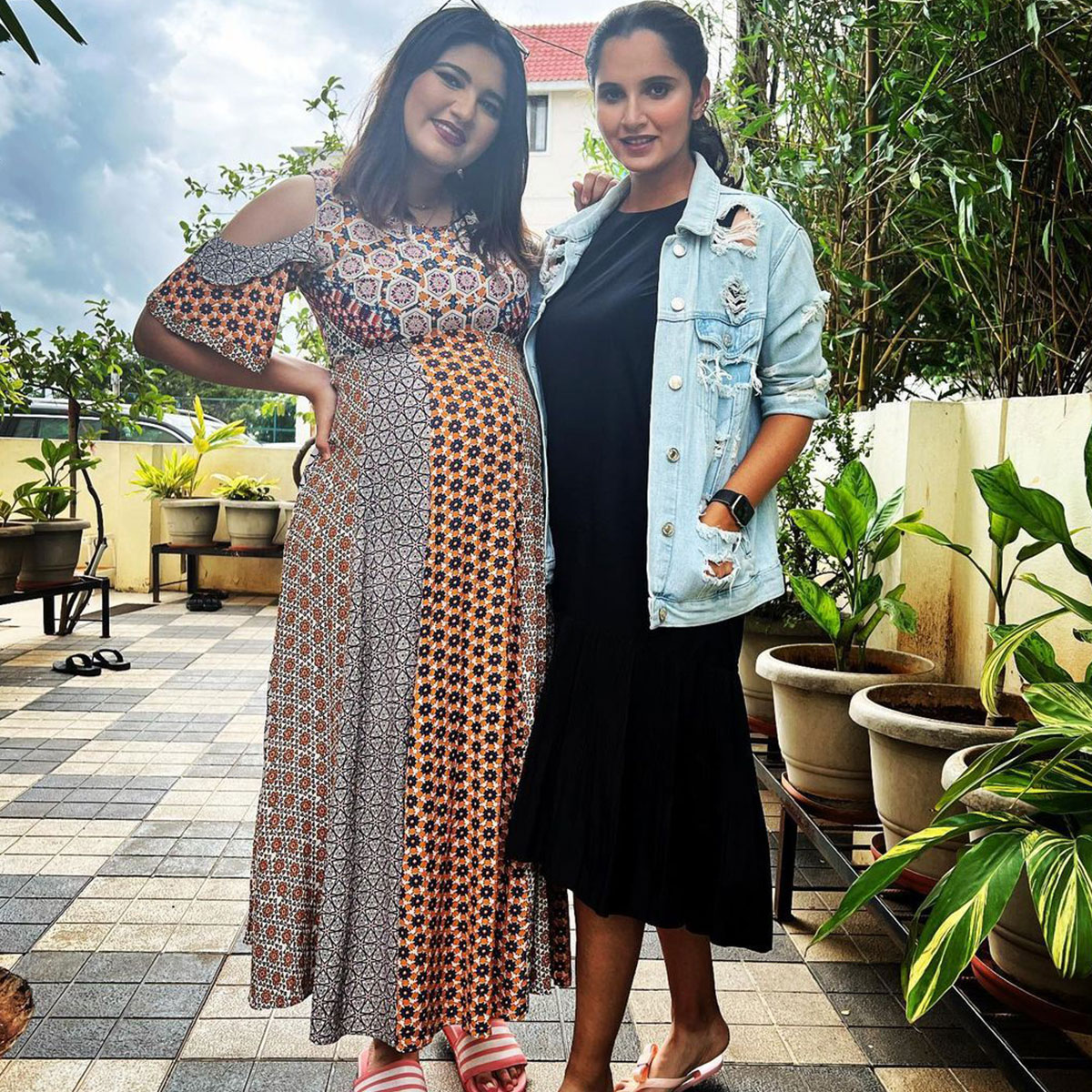 अनम मिर्जा, सानिया मिर्जा