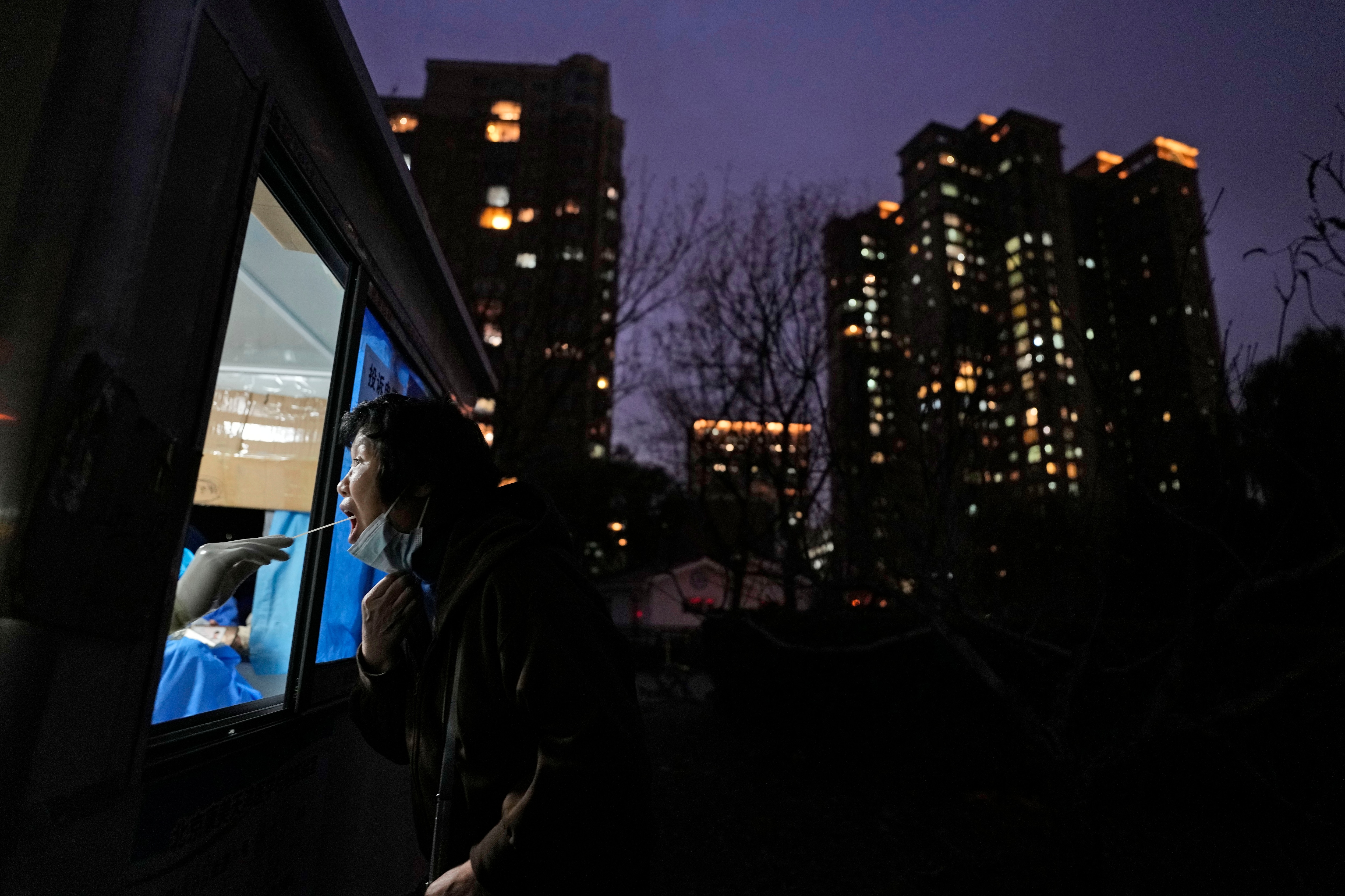 चीन में लंबे समय से बंद हैं फैक्ट्रियां और बंदरगाह