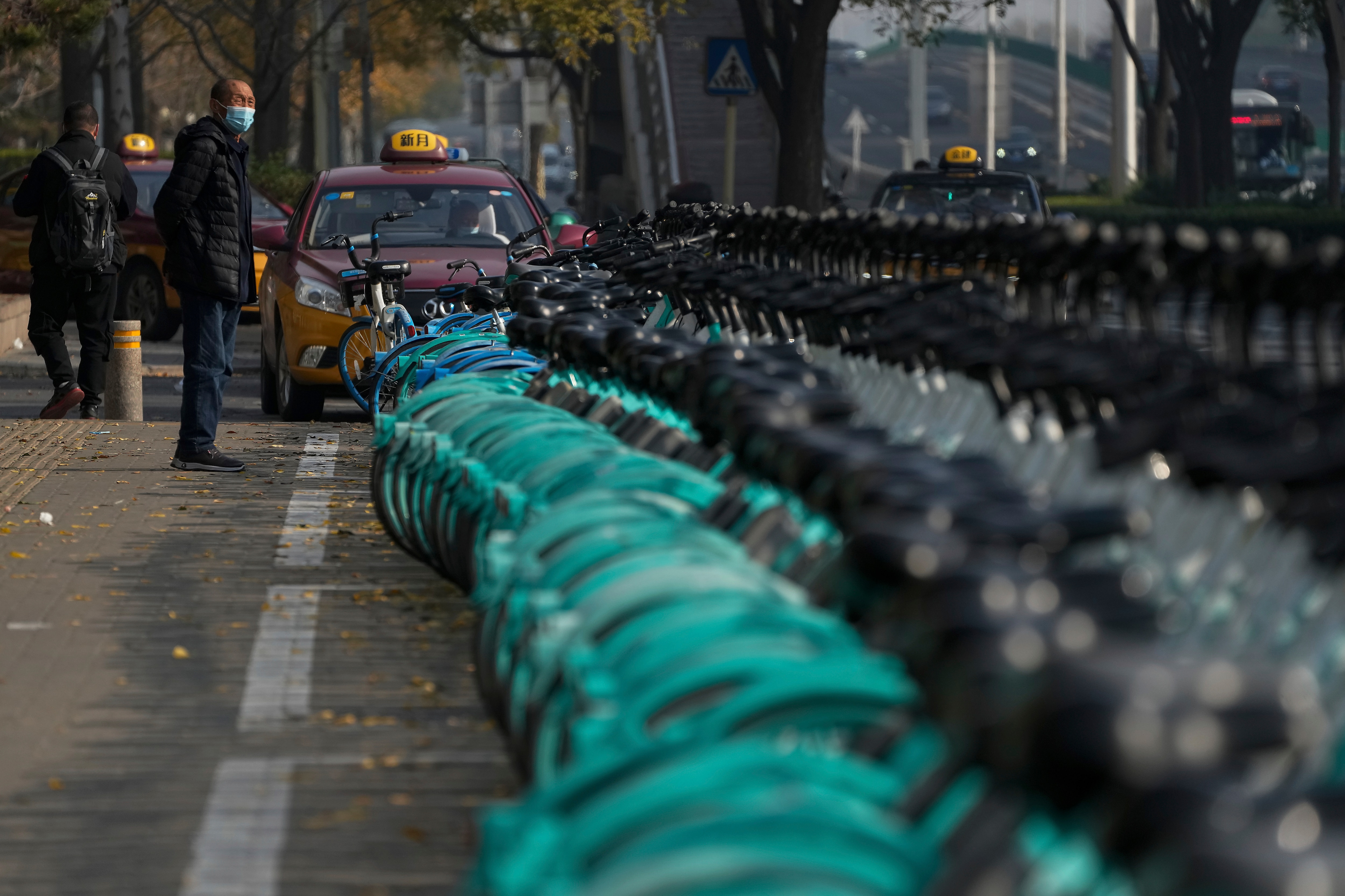 चीन की अर्थव्यवस्था एक साल में केवल 3.9% बढ़ी 