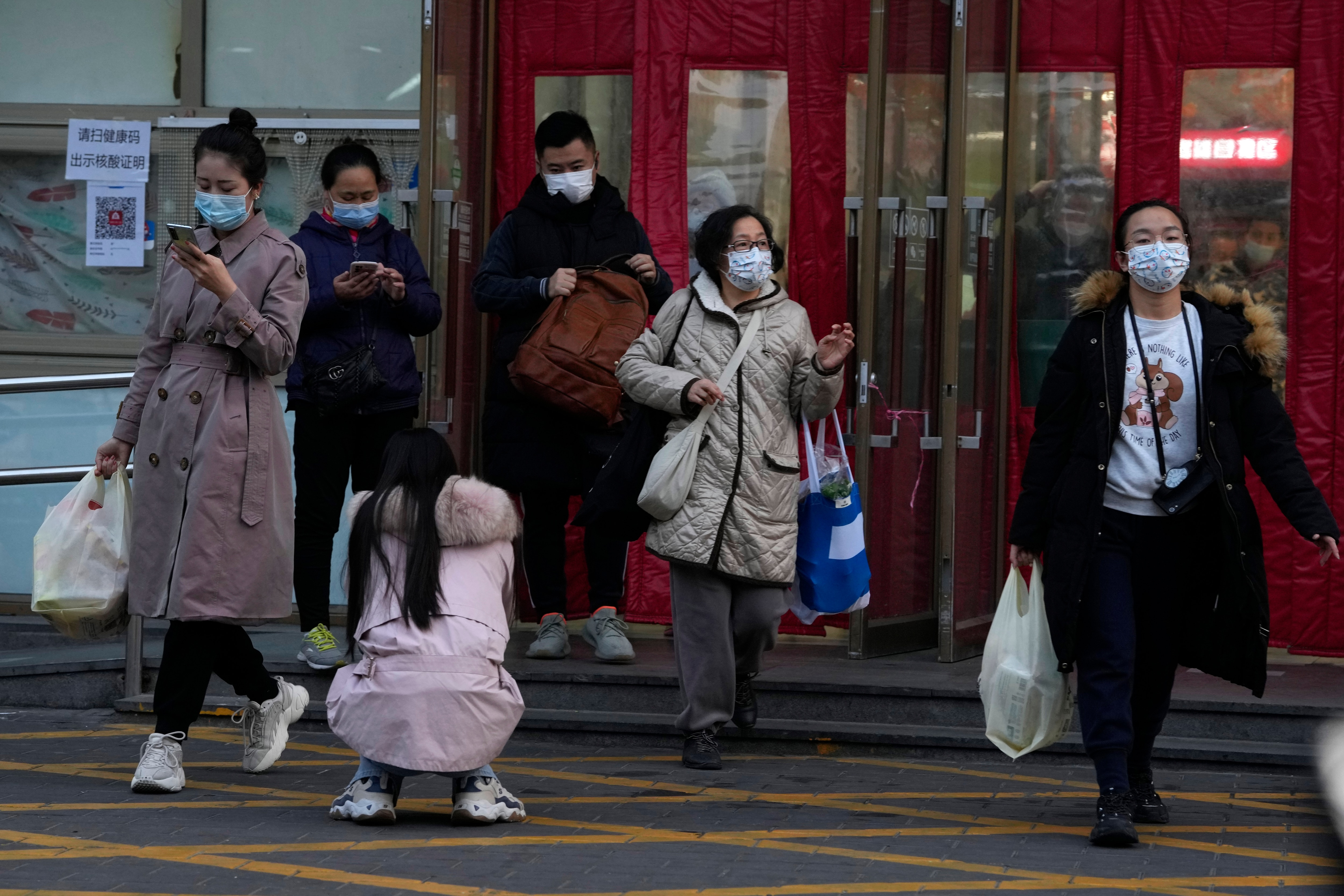 बीजिंग में 3.5 मिलियन लोगों से घर में ही रहने की अपील