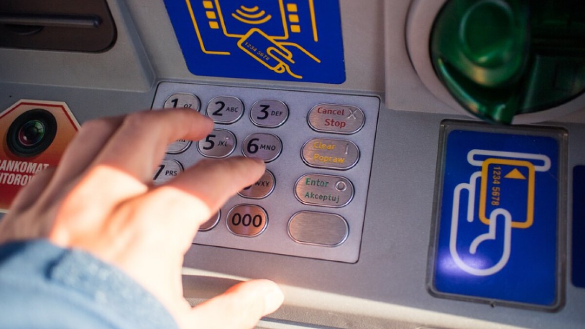ATM से पैसे निकालते समय जरूर रखें इन बातों का ध्यान, वर्ना हो जाएगा बड़ा नुकसान