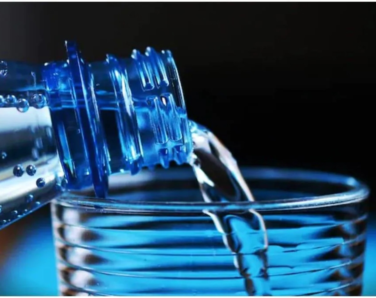 कांच की बोतलों में बिकता था पानी