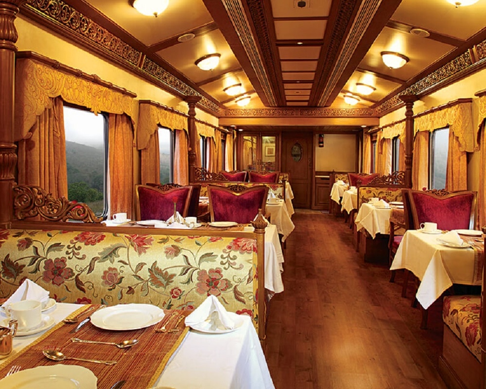 Golden Chariot Train dinning hall (Photo-goldenchariot.org)