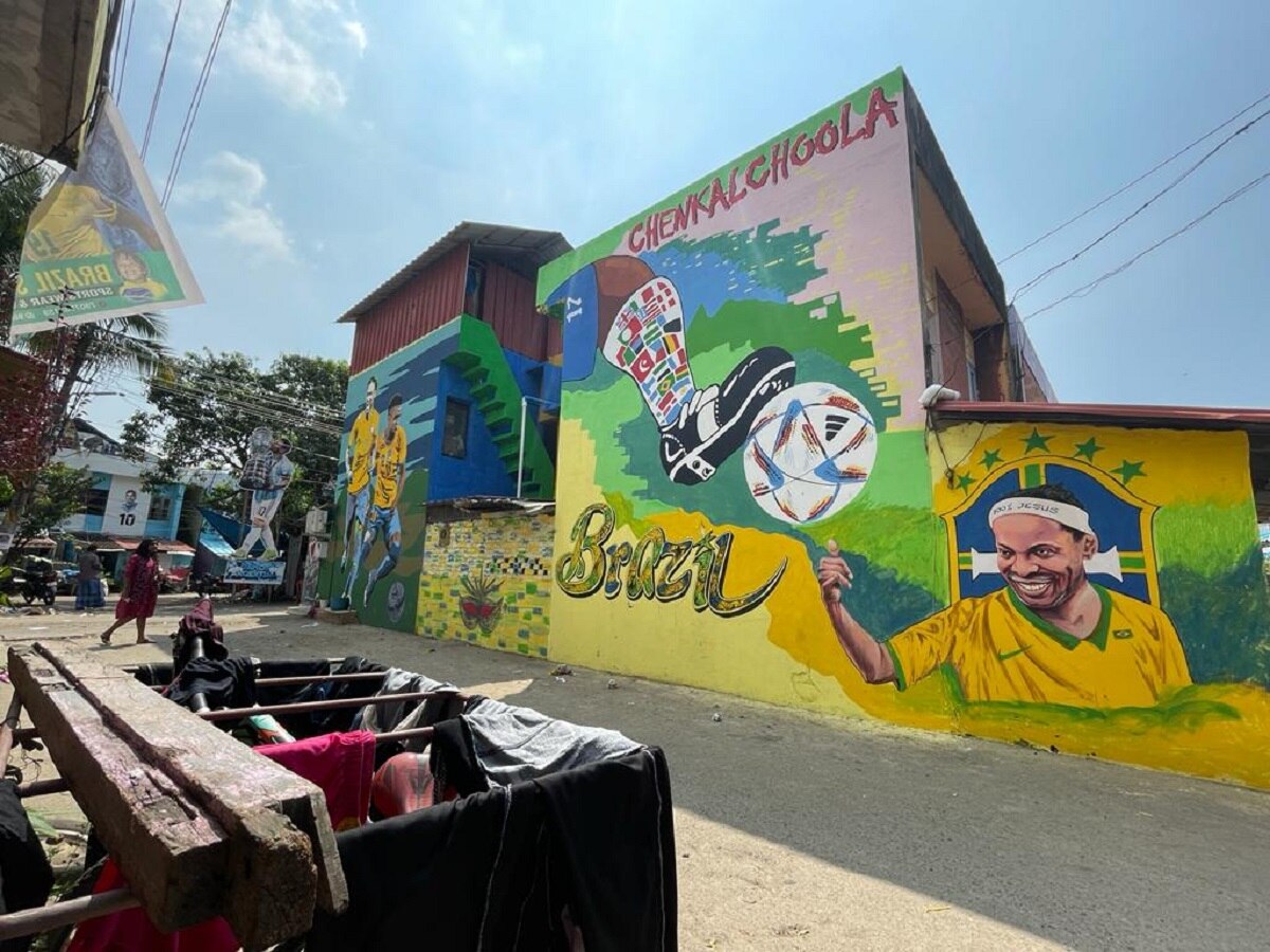 कॉलोनी में फैन्स