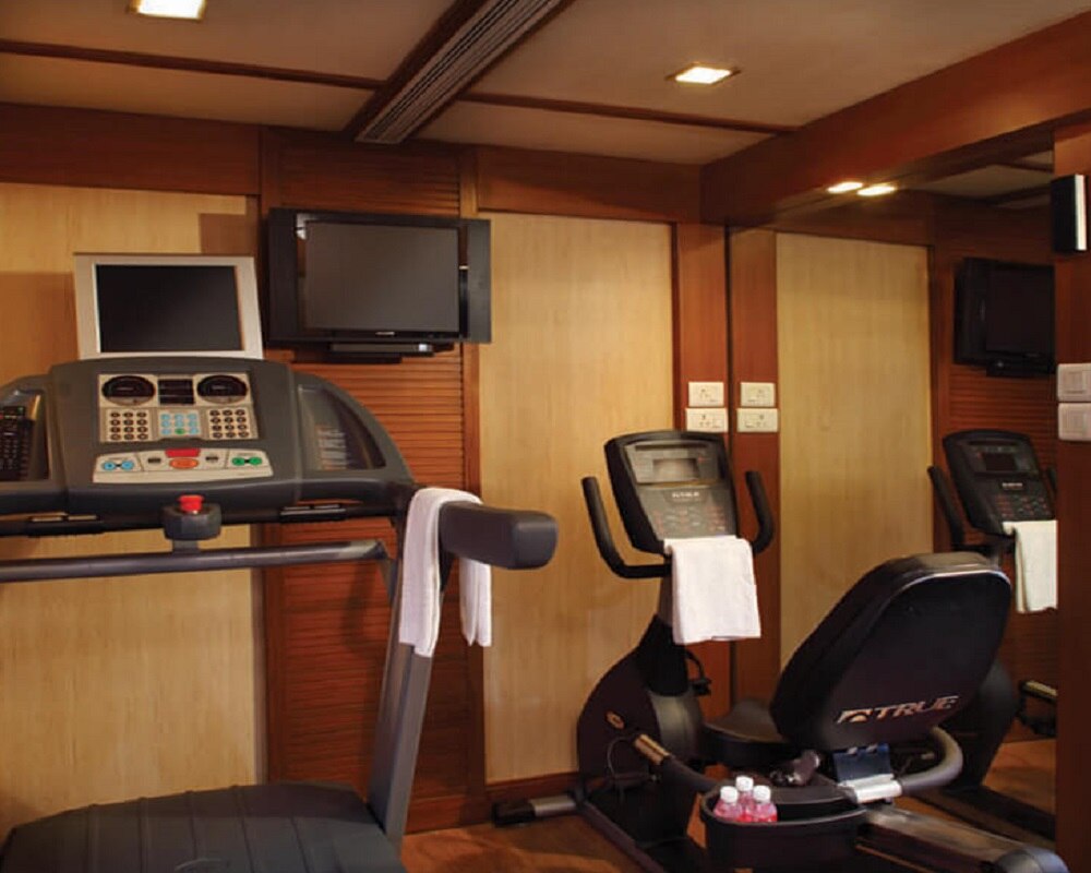 Gym in Train (Photo-goldenchariot.org)