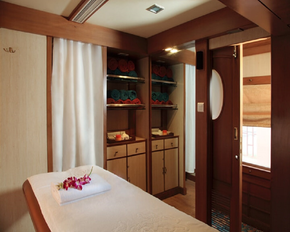 ट्रेन में स्पा जैसी सुविधाएं (Photo-goldenchariot.org)