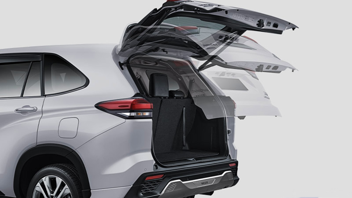 Voice-assisted boot opening