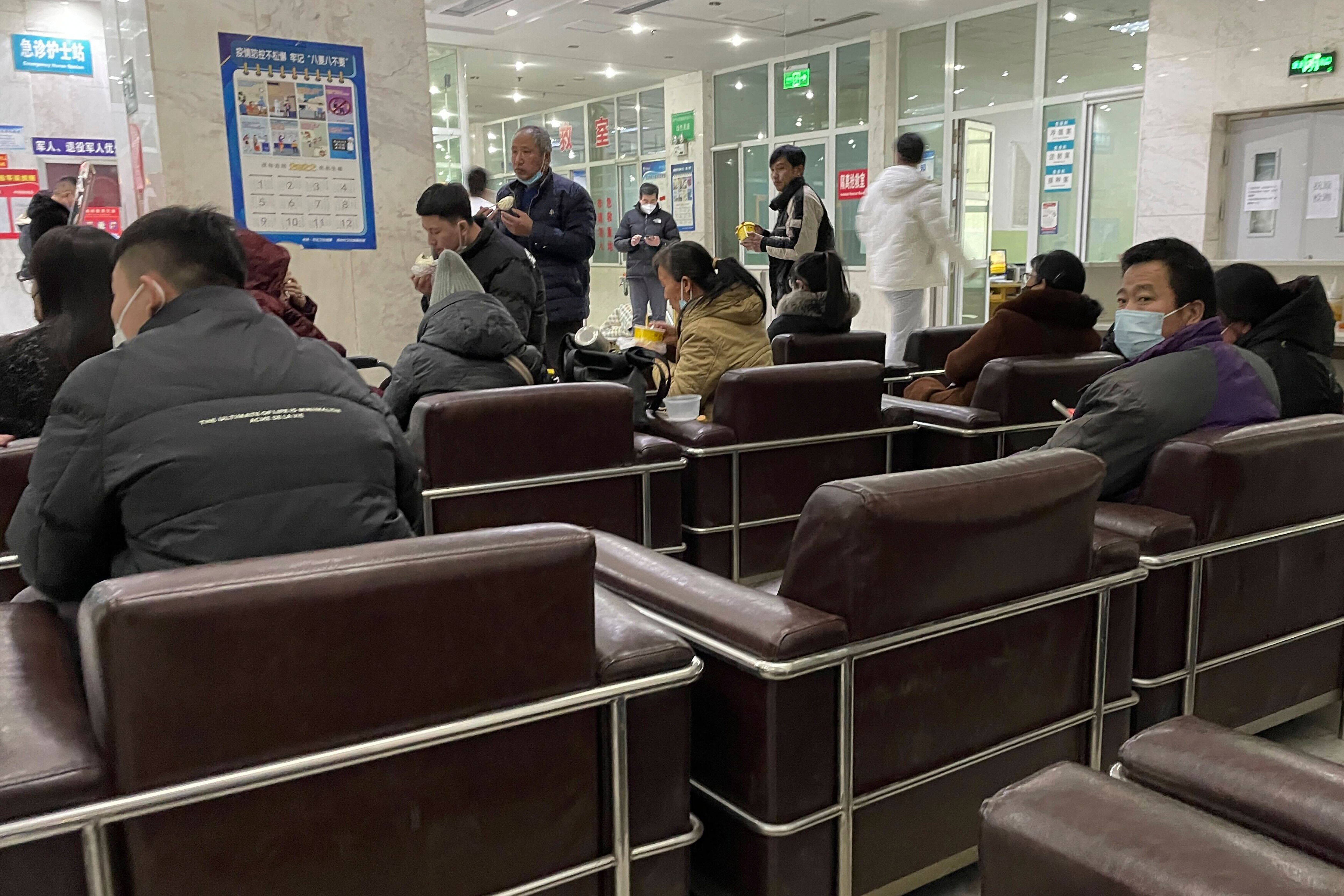 चीन में तीन लहरों का अंदेशा?