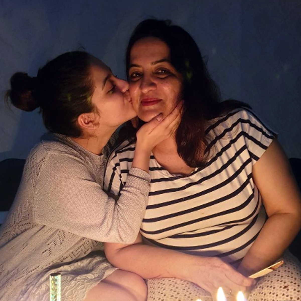 मां के साथ तुनिशा शर्मा 