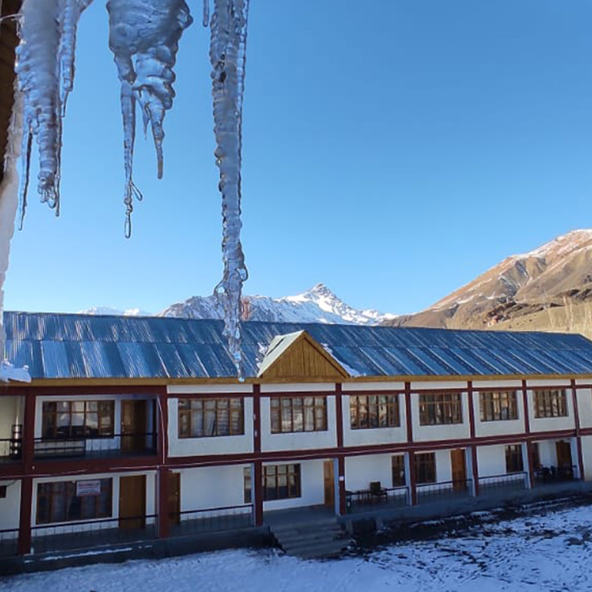 लद्दाख में जबरदस्त बर्फ