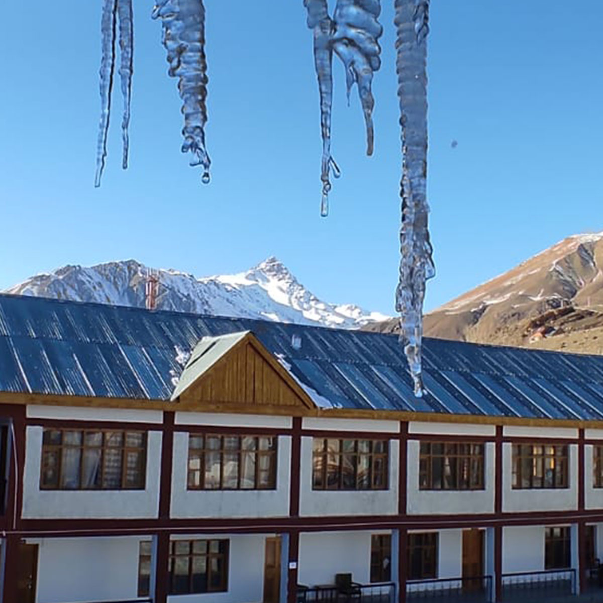 लद्दाख में जबरदस्त बर्फ