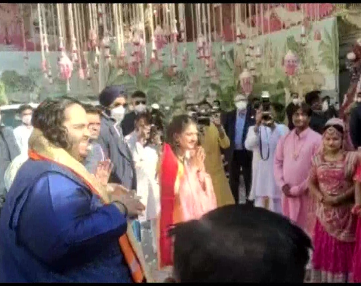 राधिका और अनंत दिखे बेहद खुश