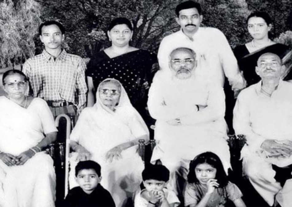 पीएम मोदी का परिवार