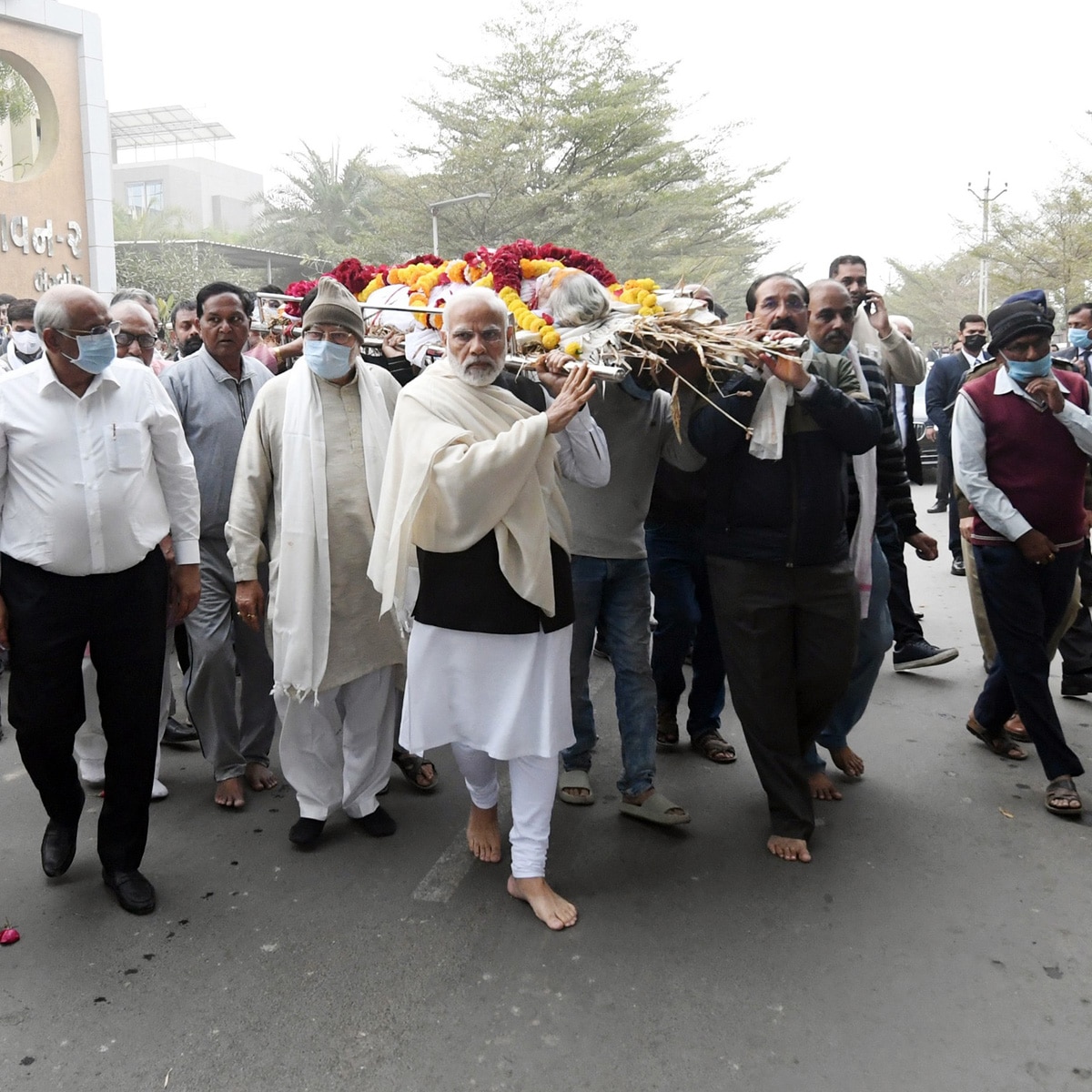 हीरा बा की अंतिम विदाई