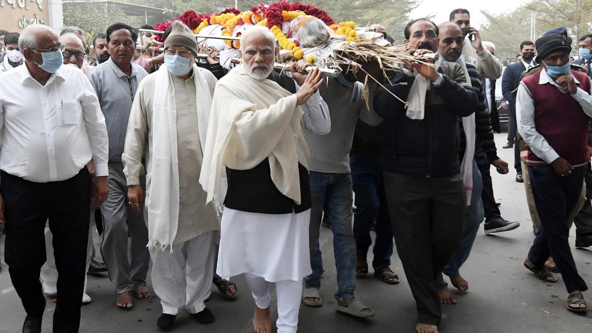 हीरा बा की अंतिम विदाई