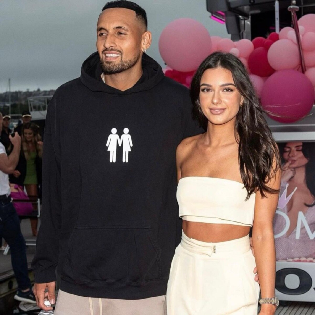 निक और गर्लफ्रेंड