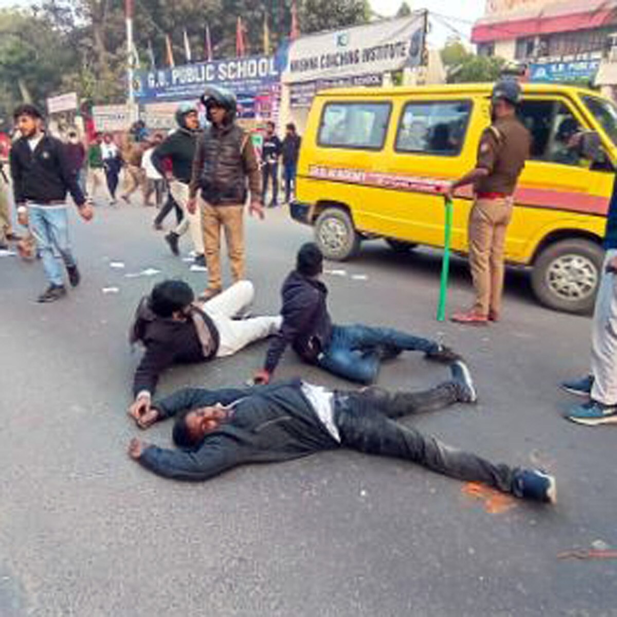 इलाहाबाद यूनिवर्सिटी में हिंसा