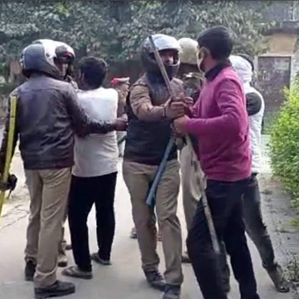 इलाहाबाद यूनिवर्सिटी में हिंसा